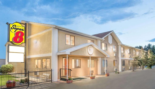 Super 8 by Wyndham Riverton