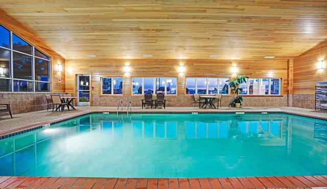 Super 8 by Wyndham Rogers Minnesota