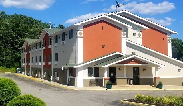 Super 8 by Wyndham Salem VA