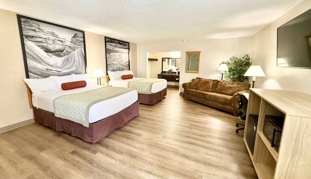 Super 8 by Wyndham Salina/Scenic Hills Area