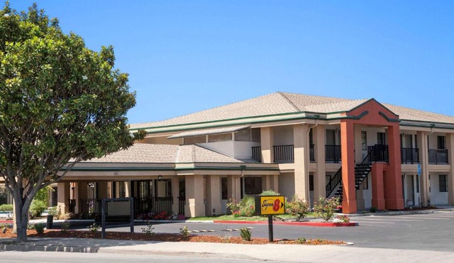 Super 8 by Wyndham Salinas