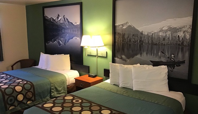 Super 8 by Wyndham Salmon