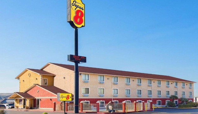 Super 8 by Wyndham San Antonio/I-35 North