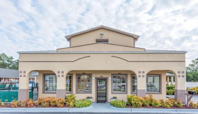 Super 8 by Wyndham Santee