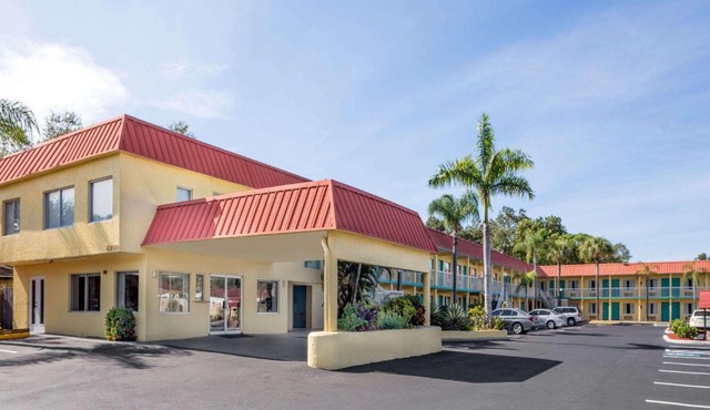 Super 8 by Wyndham Sarasota Near Siesta Key