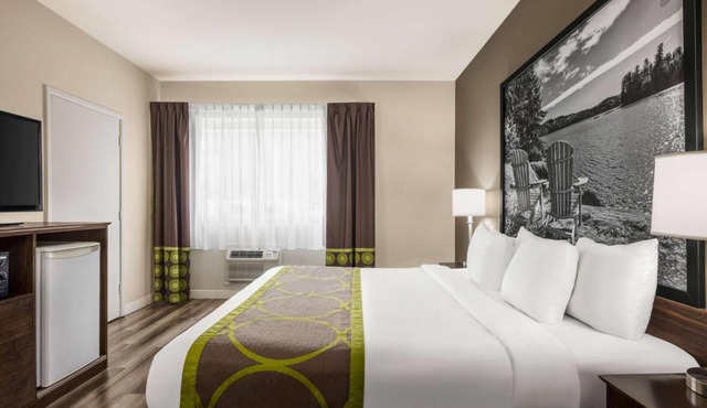 Super 8 by Wyndham Sarnia ON