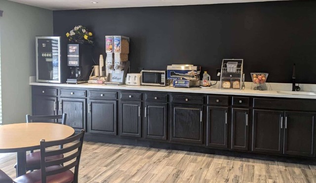 Super 8 by Wyndham Shelbyville