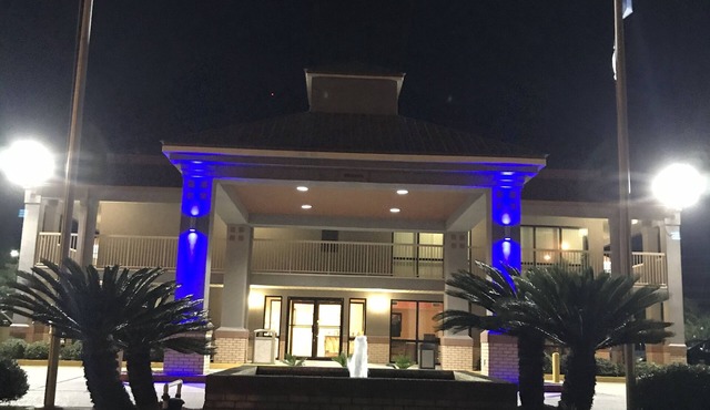 Super 8 by Wyndham Slidell