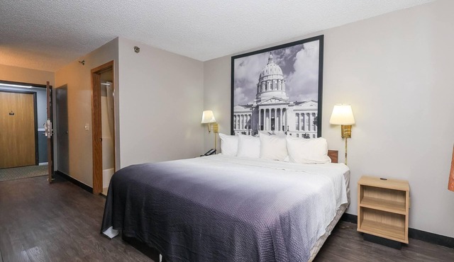 Super 8 by Wyndham Smithville/Kansas City