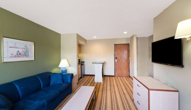 Super 8 by Wyndham Socorro