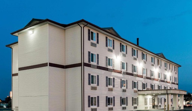 Super 8 by Wyndham Springfield East