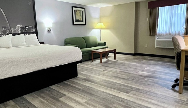 Super 8 by Wyndham St. Clair MO