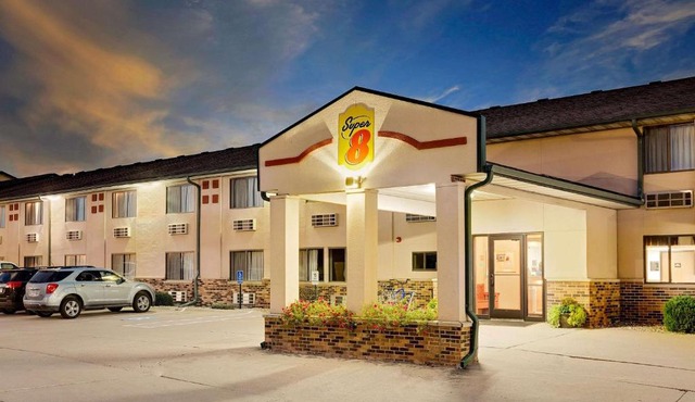 Super 8 by Wyndham St. James