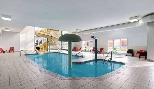 Super 8 by Wyndham St-Jerome