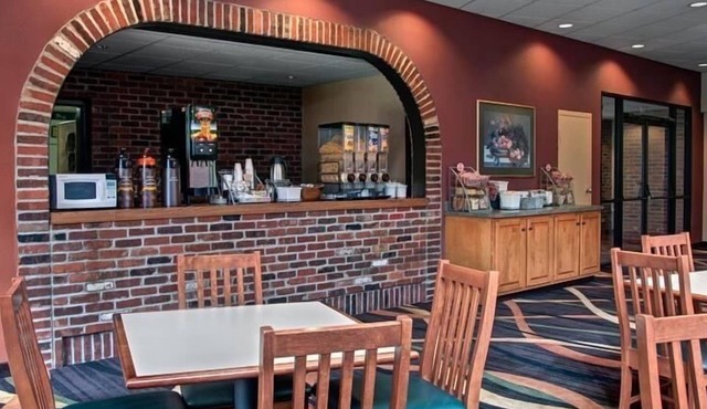 Super 8 by Wyndham State College