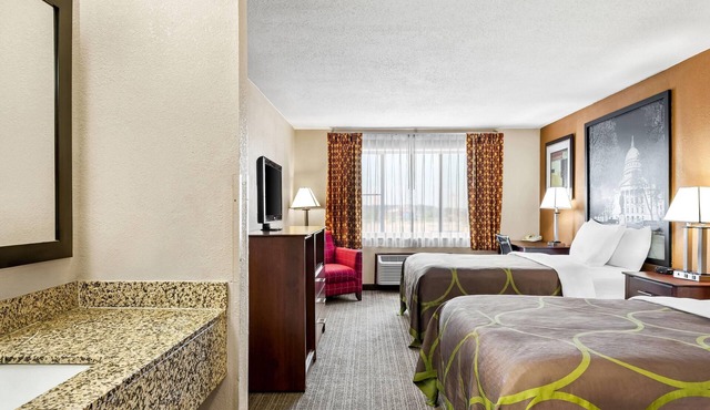 Super 8 by Wyndham Sturtevant/Racine