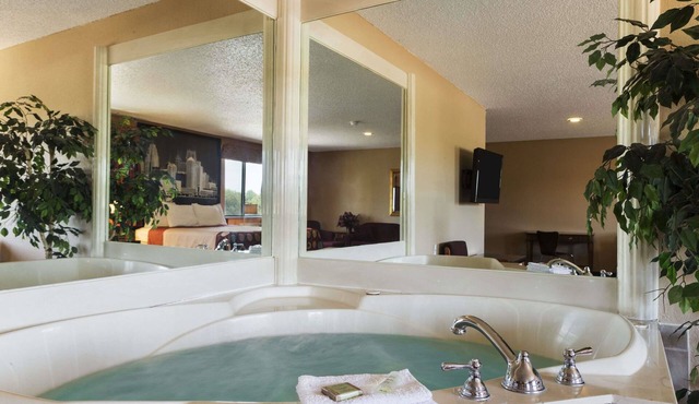 Super 8 by Wyndham Taylor/Detroit Area