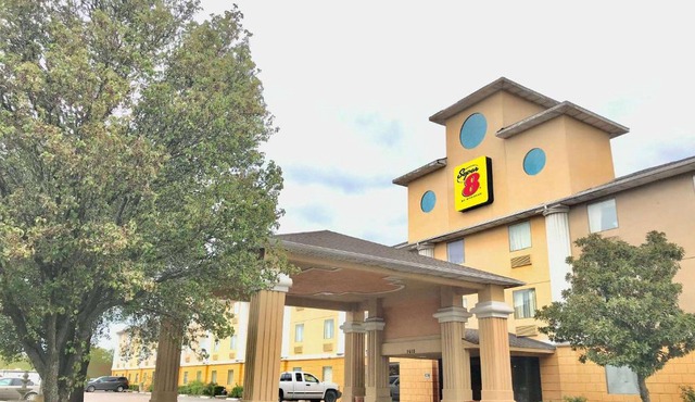 Super 8 by Wyndham Temple I-35