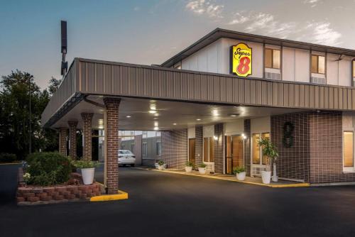 Super 8 by Wyndham Terre Haute