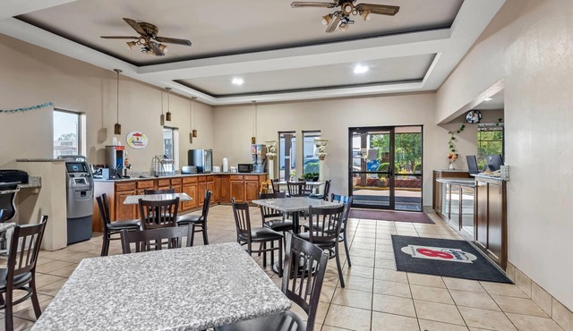 Super 8 by Wyndham Terre Haute