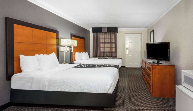 Super 8 by Wyndham The Woodlands North