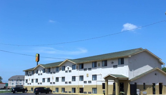Super 8 by Wyndham Topeka/Wanamaker RD/I-70