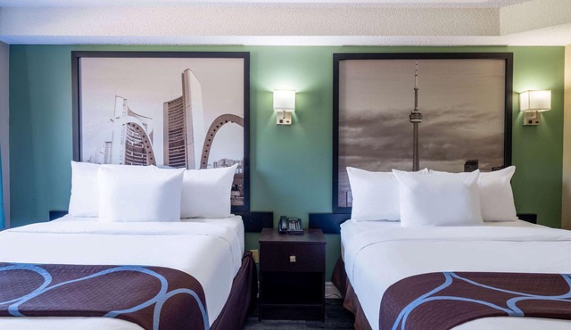 Super 8 by Wyndham Toronto East ON