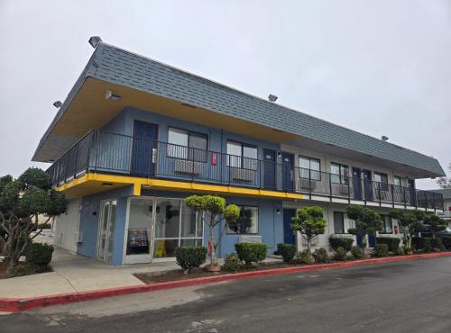 Super 8 by Wyndham Tracy