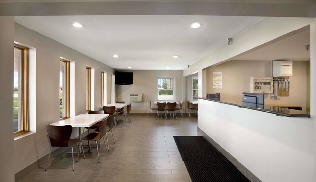 Super 8 by Wyndham Tuscola