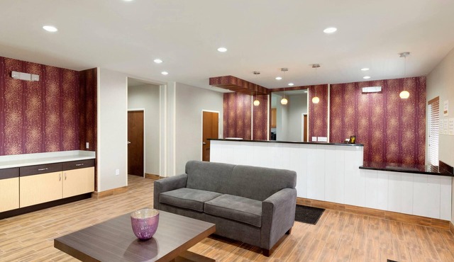 Super 8 by Wyndham Carrizo Springs