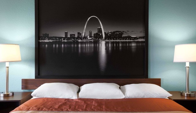 Super 8 by Wyndham Fairview Heights-St. Louis