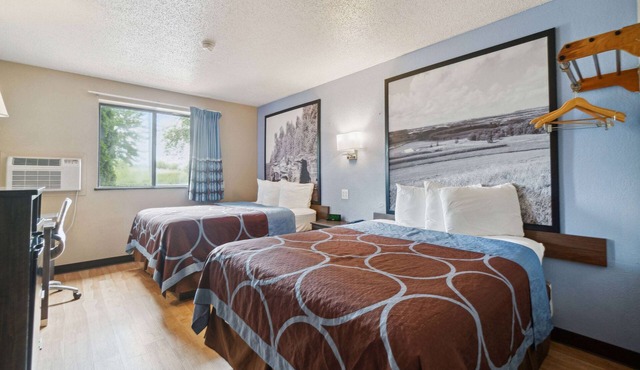 Super 8 by Wyndham Kenosha/Pleasant Prairie