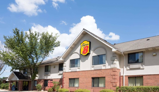 Super 8 by Wyndham Prince Frederick