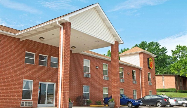 Super 8 by Wyndham St. Louis Airport