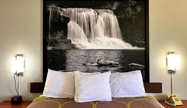 Super 8 by Wyndham Vincennes