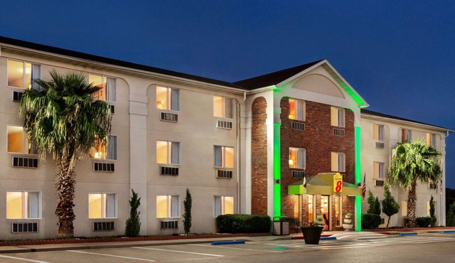 Super 8 by Wyndham Waco University Area