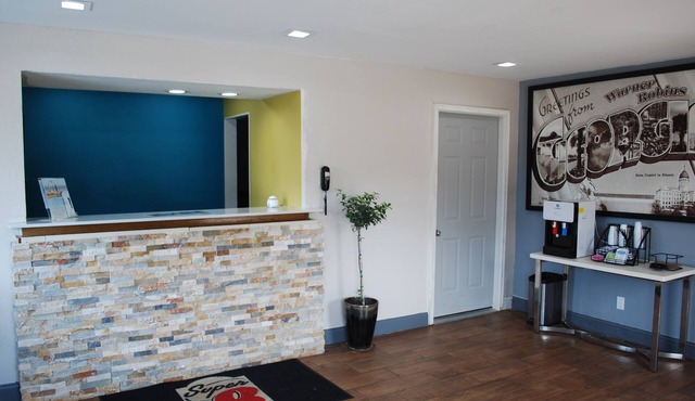 Super 8 by Wyndham Warner Robins