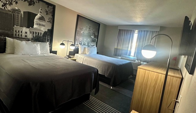 Super 8 by Wyndham Warrenton