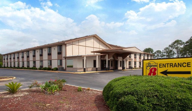Super 8 by Wyndham Waycross GA