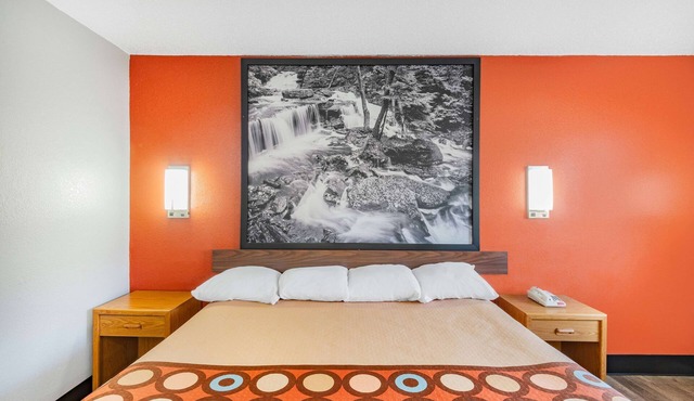 Super 8 by Wyndham Waynesburg