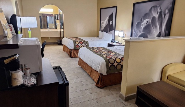 Super 8 by Wyndham Weslaco