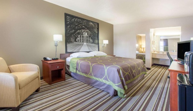 Super 8 by Wyndham West Monroe
