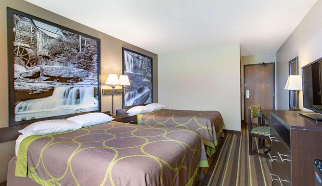 Super 8 by Wyndham Weston WV