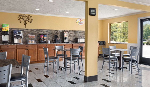 Super 8 by Wyndham Whites Creek/Nashville NW Area