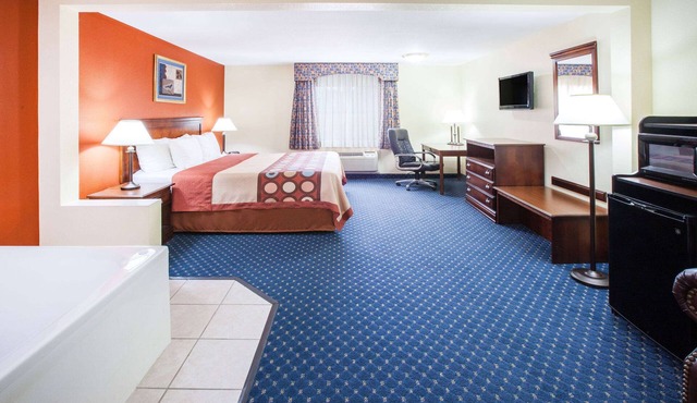 Super 8 by Wyndham White Hall