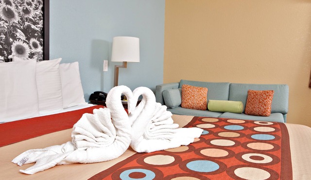 Super 8 by Wyndham Wichita Airport