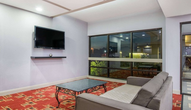 Super 8 by Wyndham Wichita South