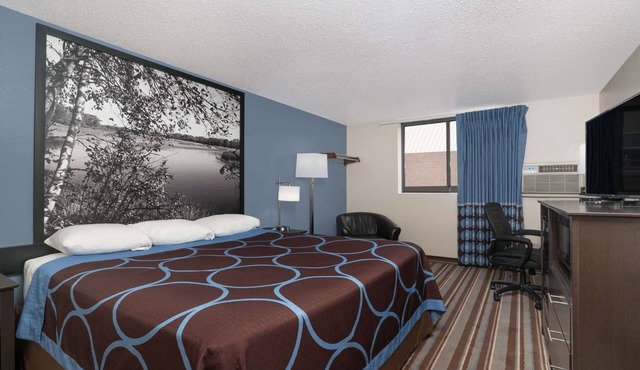 Super 8 by Wyndham Willmar