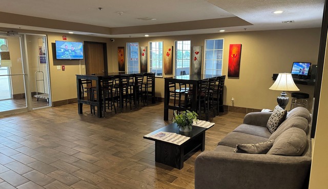 Super 8 by Wyndham Winfield/Quail Ridge Area