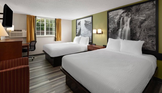 Super 8 by Wyndham Winona MN